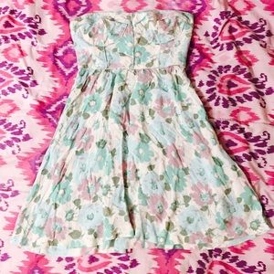 Floral dress has pockets bustier top like